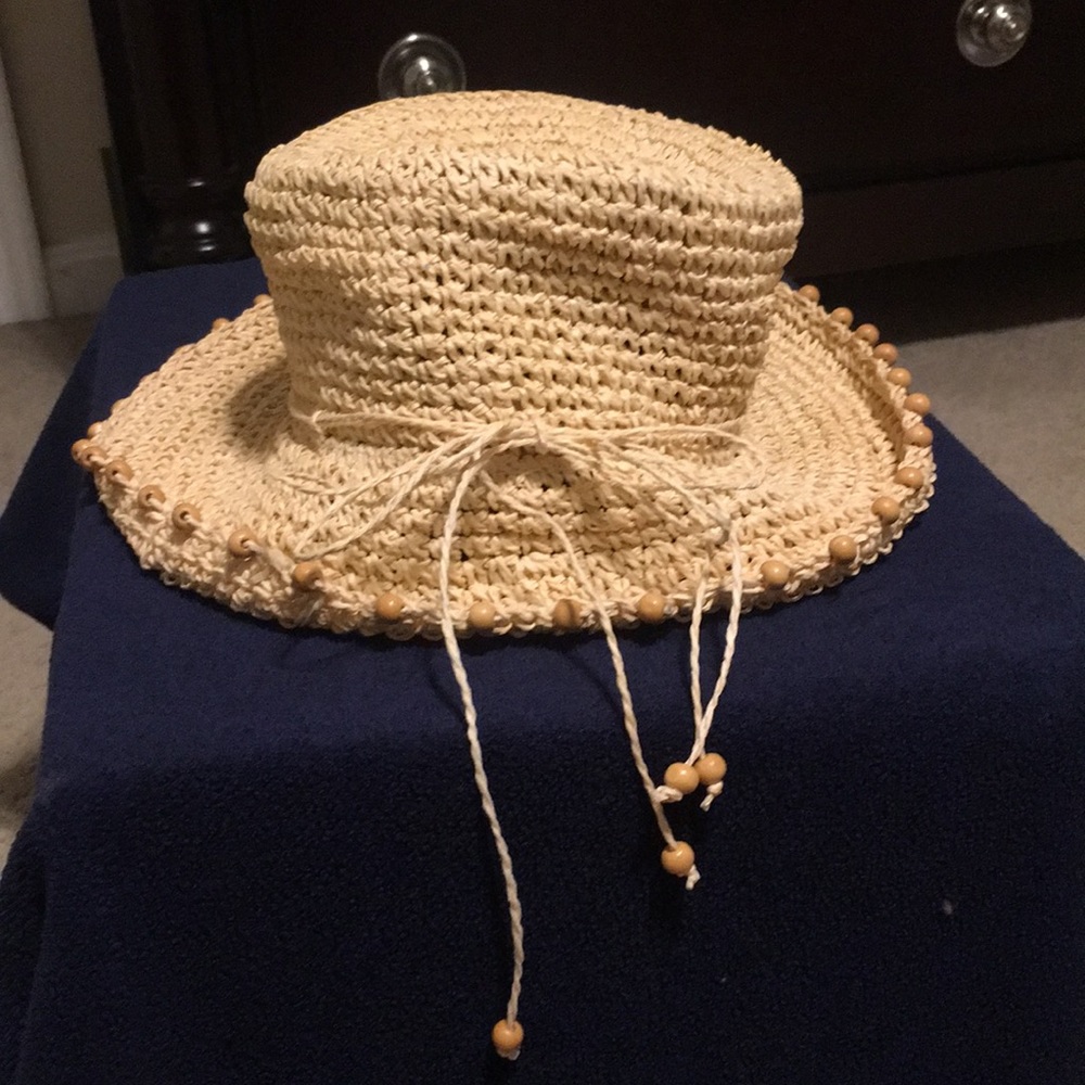 Beach hat - Picture 2 of 3
